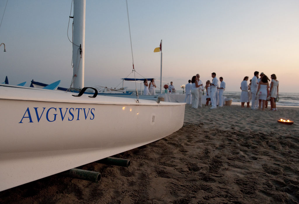 augustus hotel forte dei marmi beach party