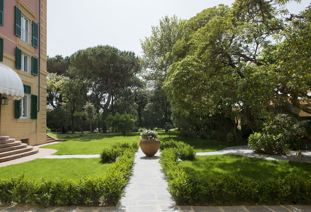 augustus hotel forte dei marmi garden