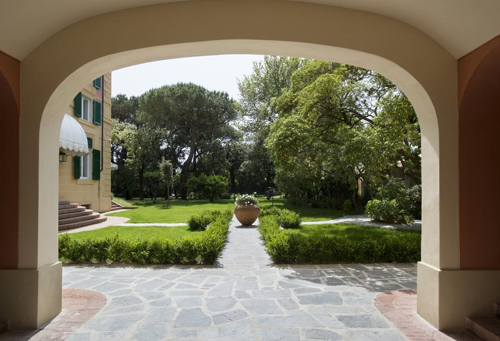 augustus hotel forte dei marmi garden