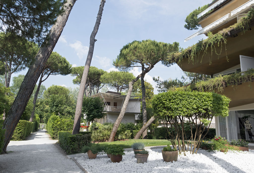 augustus hotel forte dei marmi garden