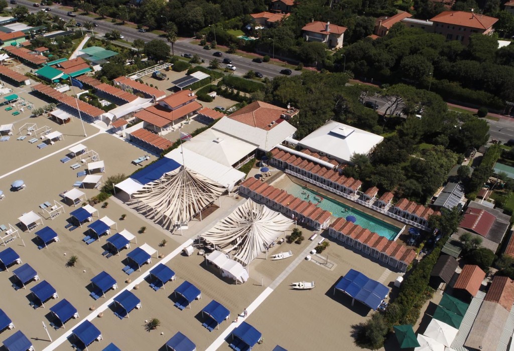 augustus private beach forte dei marmi